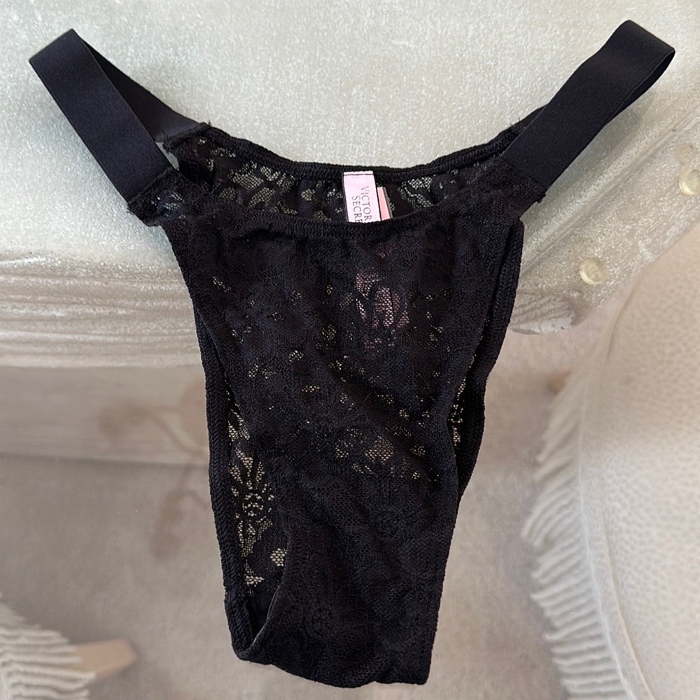 Victoria’s Secret Black Lace Brazilian Panty Size S NWT